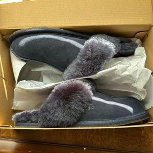 UGG Scufette II shearling slippers size 6